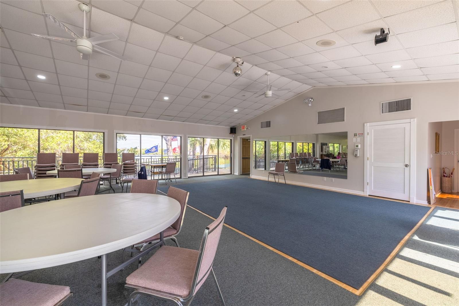 MEDITERRANEAN MANORS - Residential