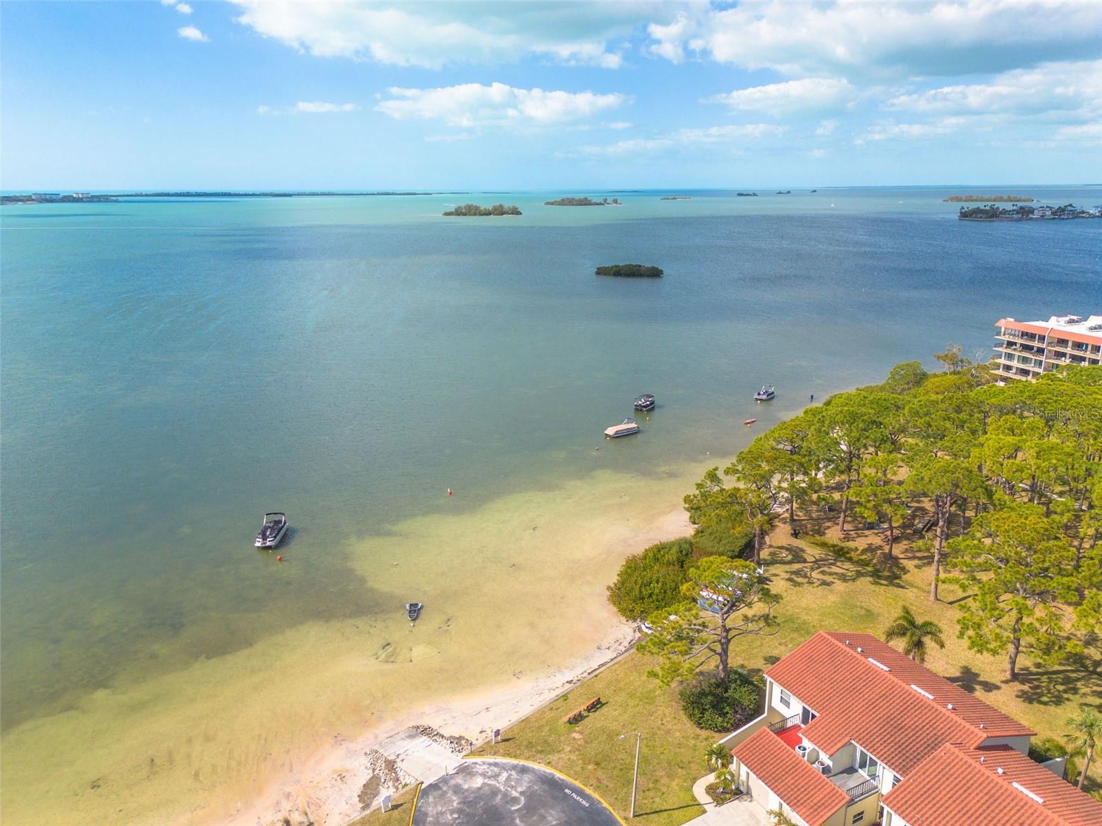 MEDITERRANEAN MANORS - Residential