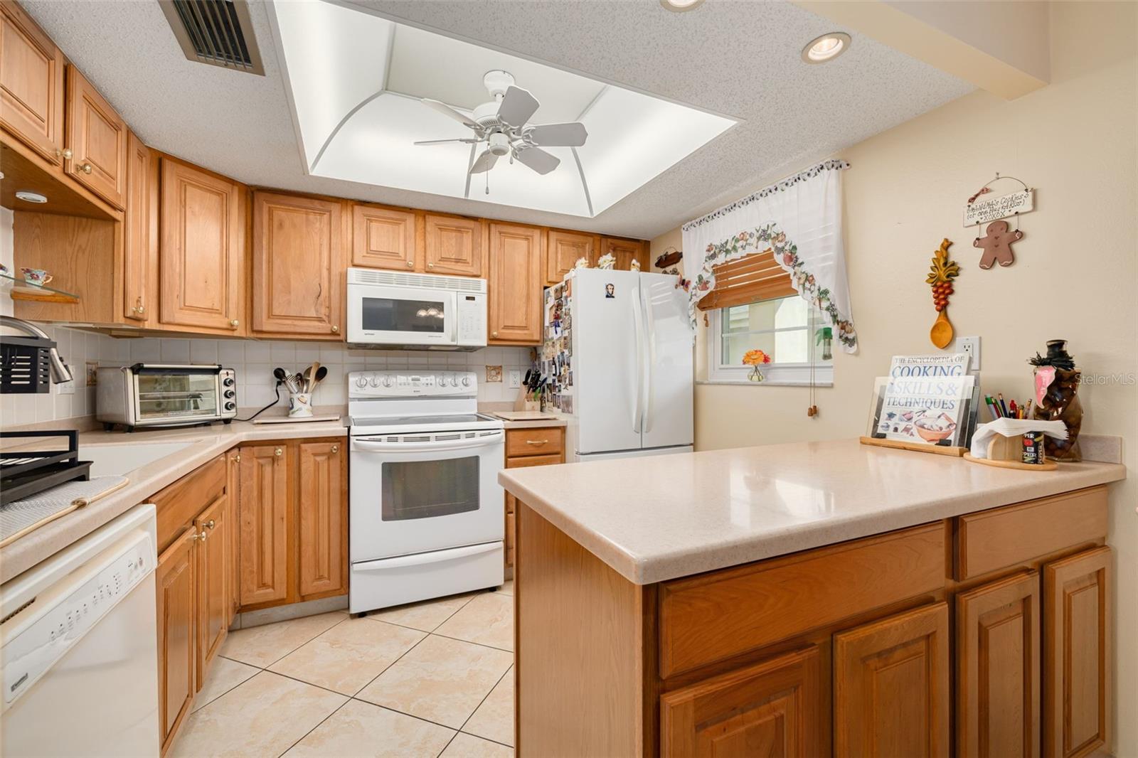 MEDITERRANEAN MANORS - Residential