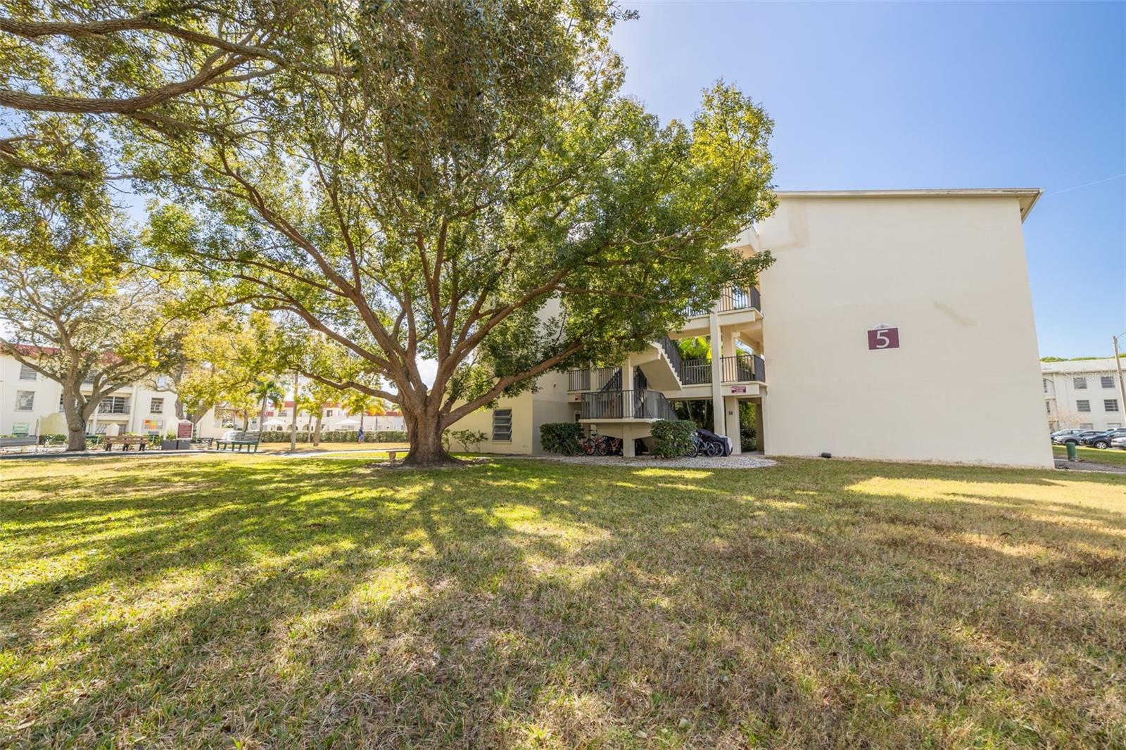 MEDITERRANEAN MANORS - Residential