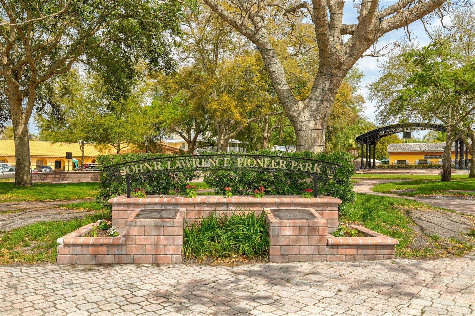 MEDITERRANEAN MANORS - Residential