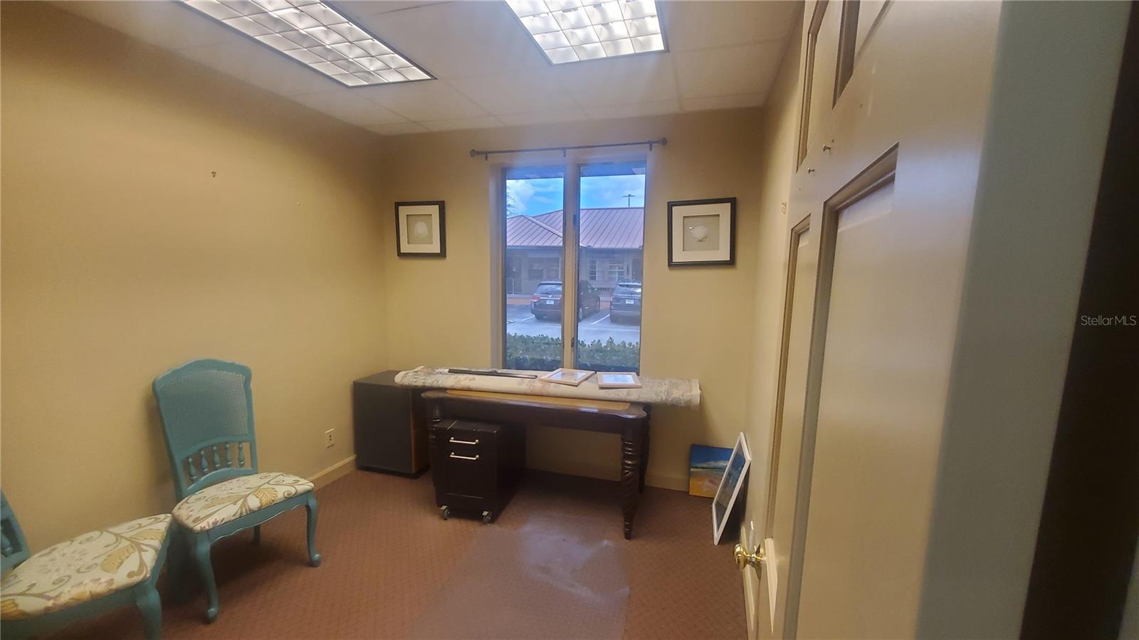 Bring Your Business Here! Private Professional Office Space for Rent
High-visibility location with heavy traffic, Internet available – ready for your business needs
Perfect for entrepreneurs, small businesses, or remote workers looking for a prime location.
Don't miss out — schedule a tour today!