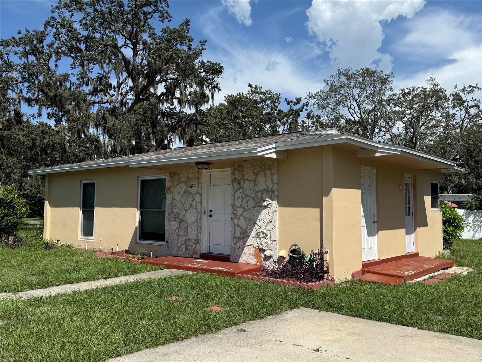Great 2bedroom/ 1 bath starter or investment home. Brand new roof on a corner lot. Close to shopping and doctors