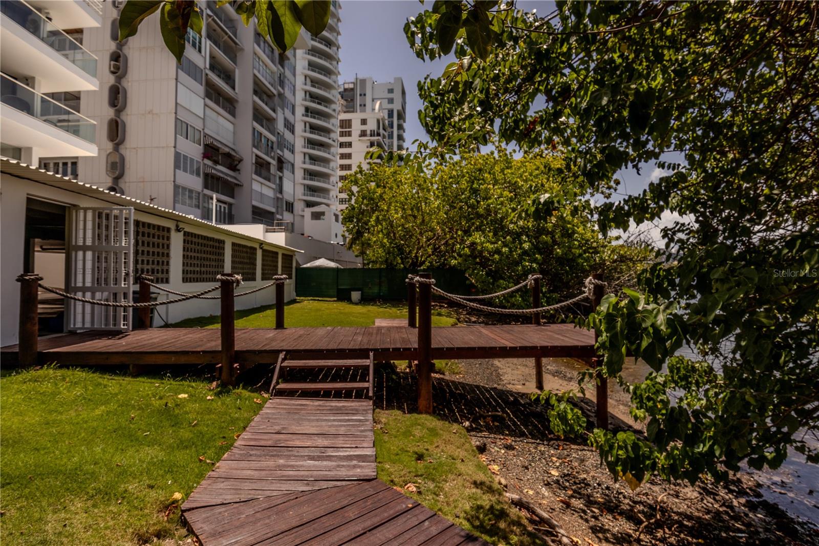 COND. ASHFORD LAGOON - Residential