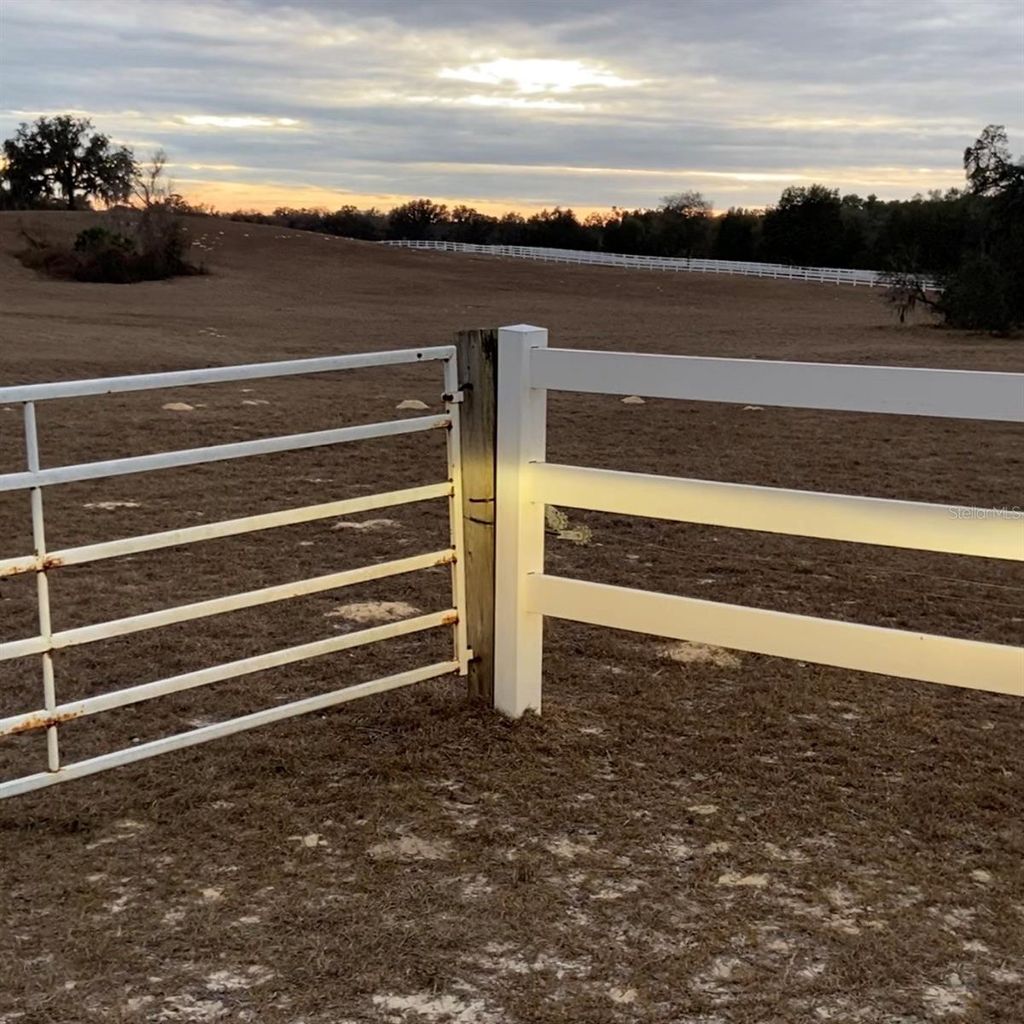 Photo of 14 Eagle Ridge, Bushnell, FL 33513 (MLS # O6378781)