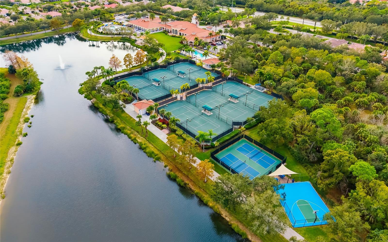 VILLAGEWALK - Residential