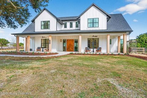 Photo of 3334 N Tropical Trail, Merritt Island, FL 32953 (MLS # O6329599)