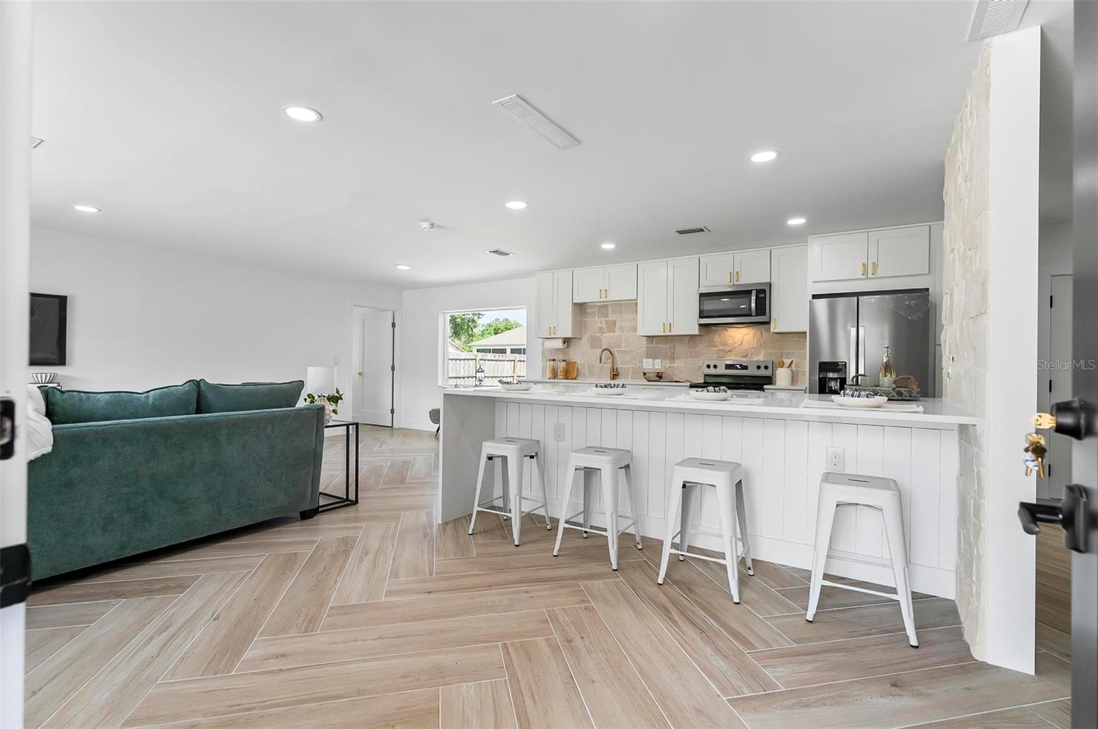 104 FOXHALL LANE