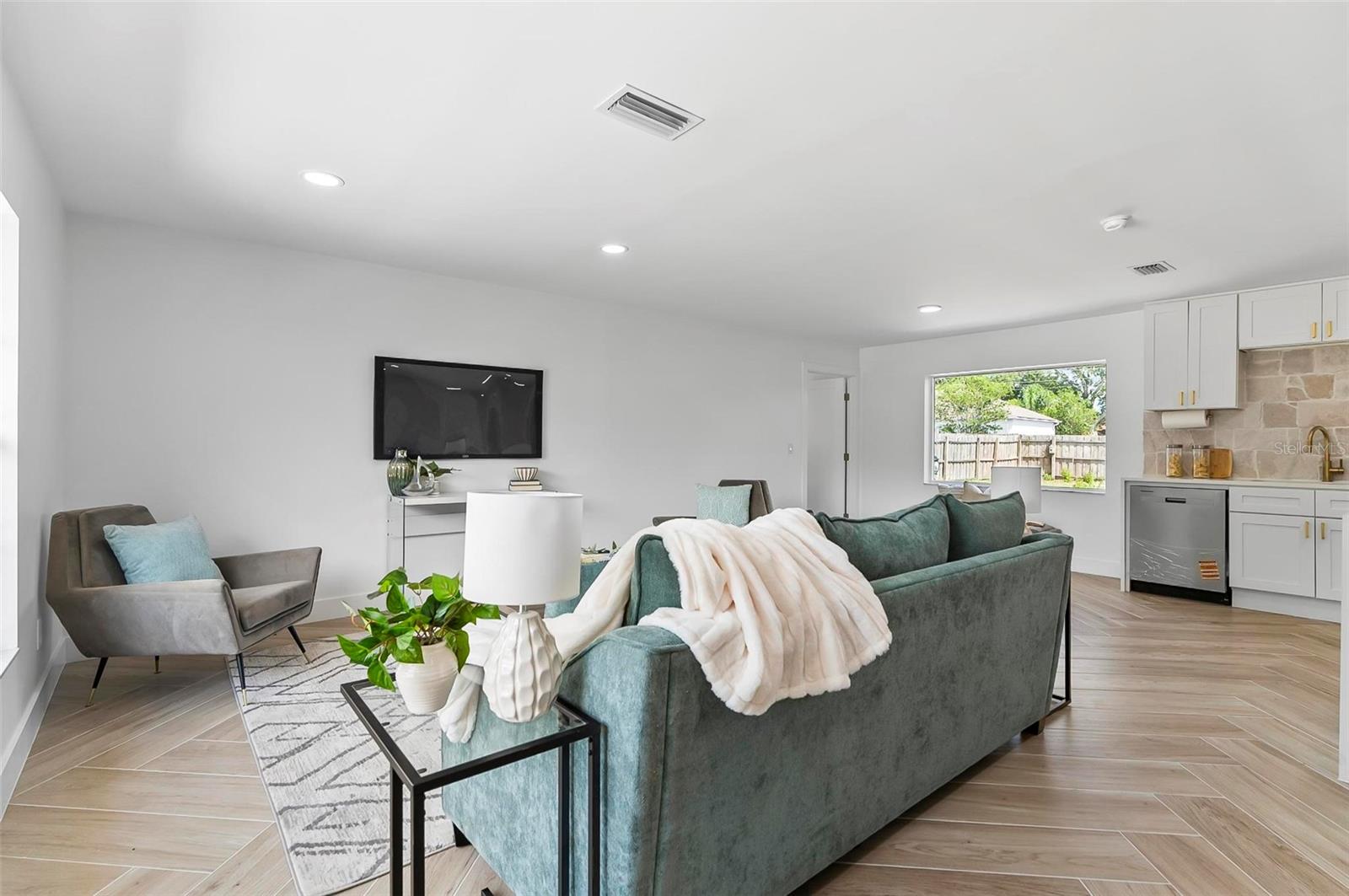104 FOXHALL LANE