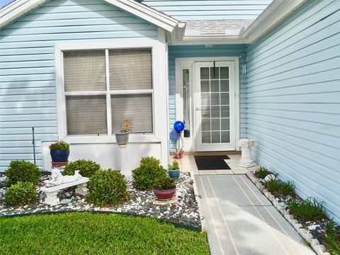 A home in LADY LAKE