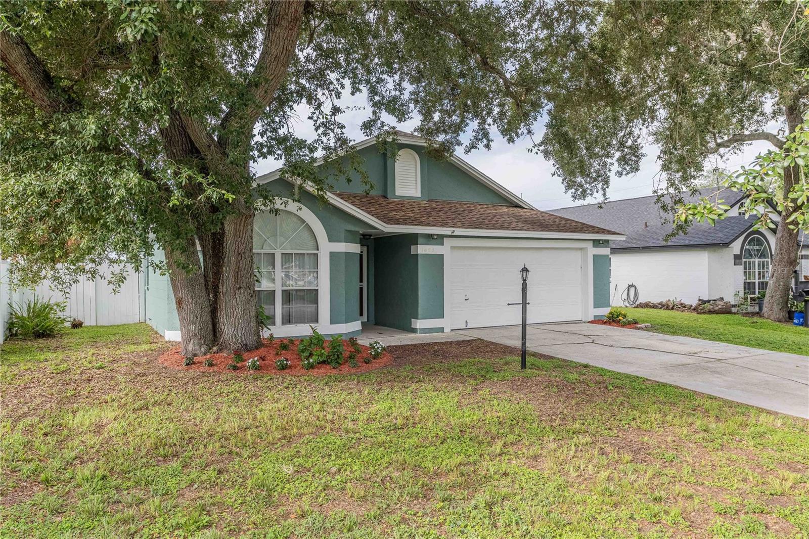 1695 LAKESIDE DRIVE
