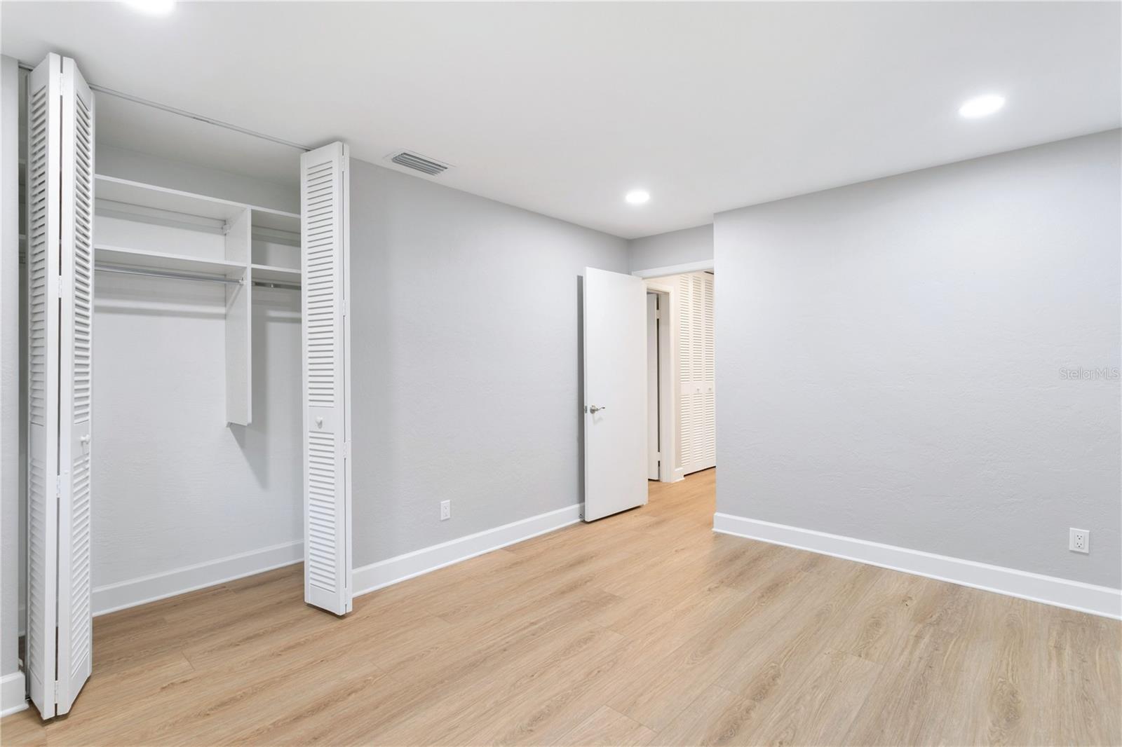 SNELL ISLES ESTATES - Residential