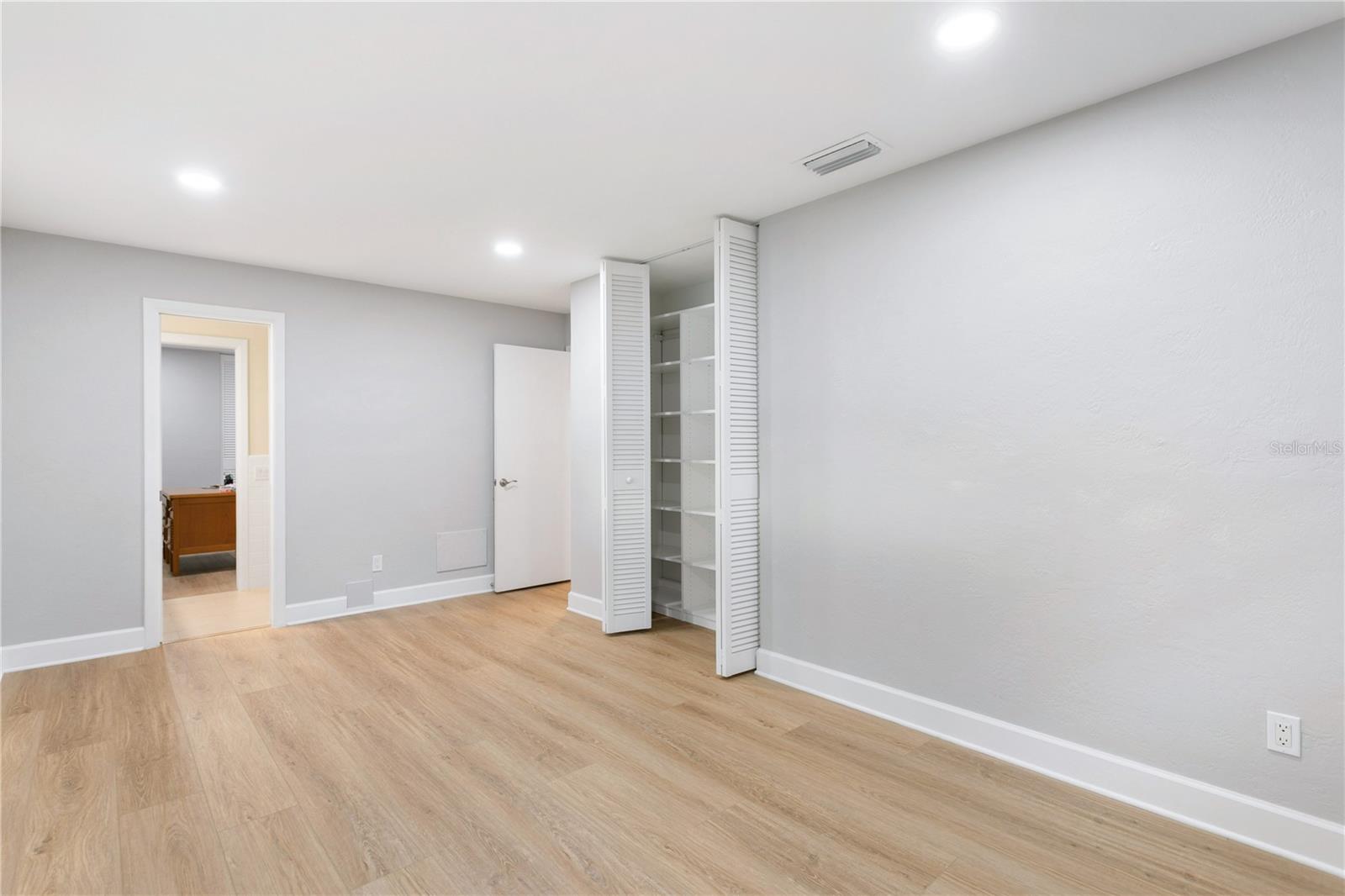 SNELL ISLES ESTATES - Residential