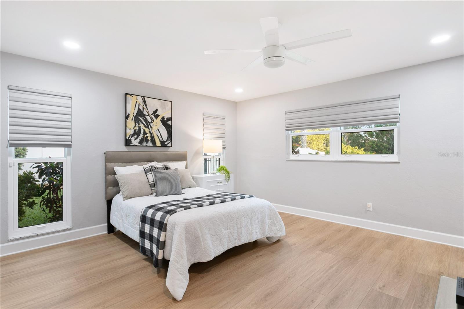 SNELL ISLES ESTATES - Residential