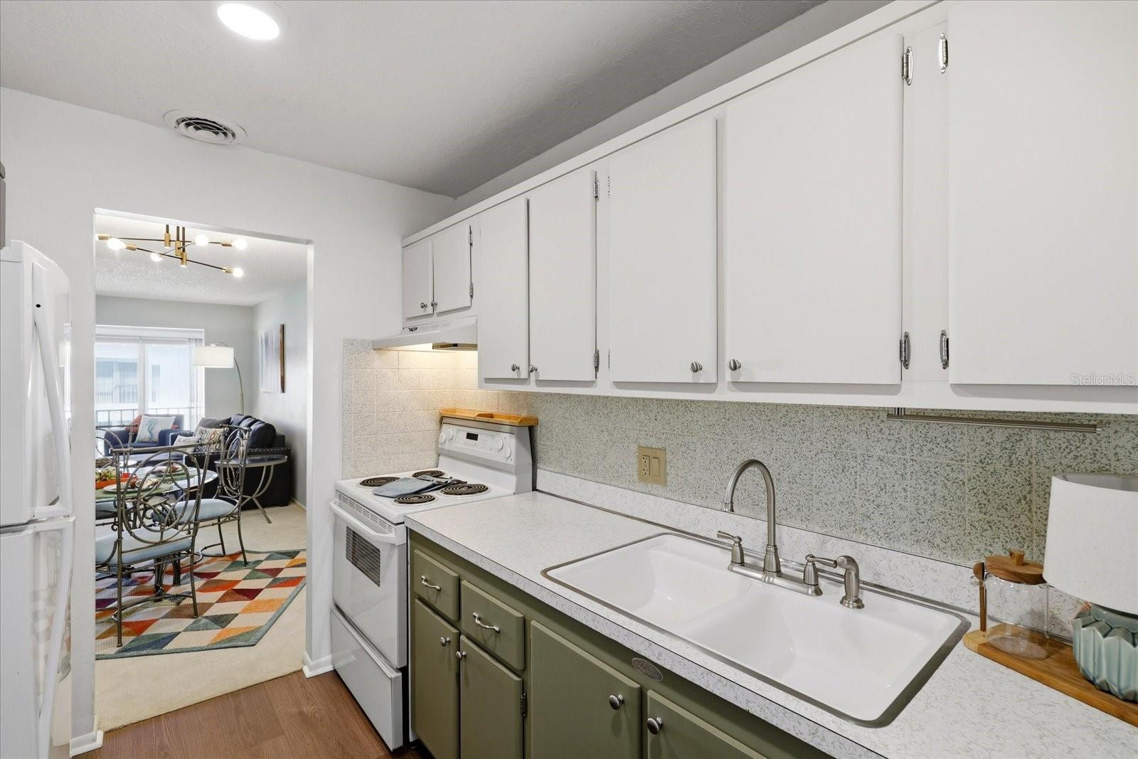 MARILYN PINES CONDO APTS - Residential