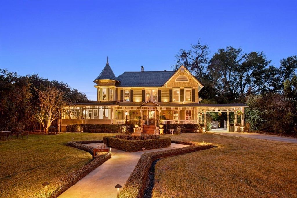 Photo of 614 Lake Avenue, Orlando, FL 32801 (MLS # O6384827)