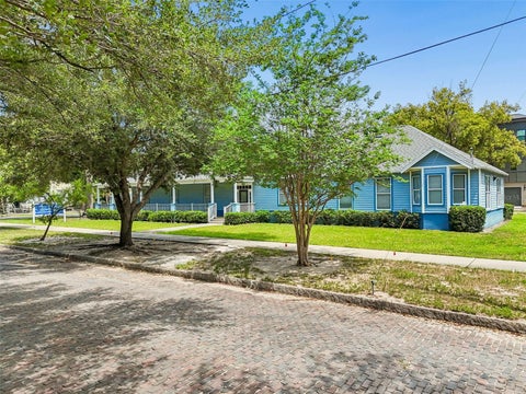 Photo of 402 E 7th Avenue, Tampa, FL 33602 (MLS # TB8512929)