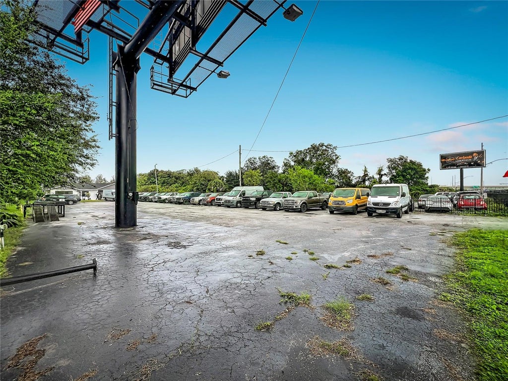 Photo of 690 N Semoran Boulevard, Orlando, FL 32807 (MLS # O6451595)