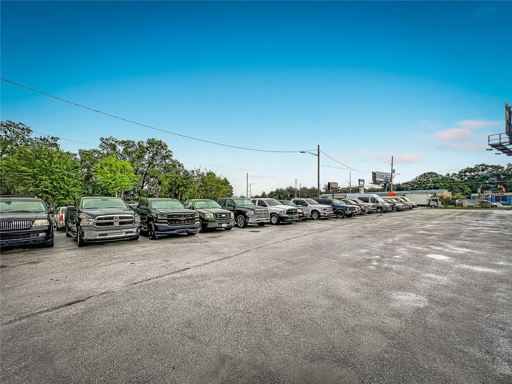 Photo of 690 N Semoran Boulevard, Orlando, FL 32807 (MLS # O6451595)