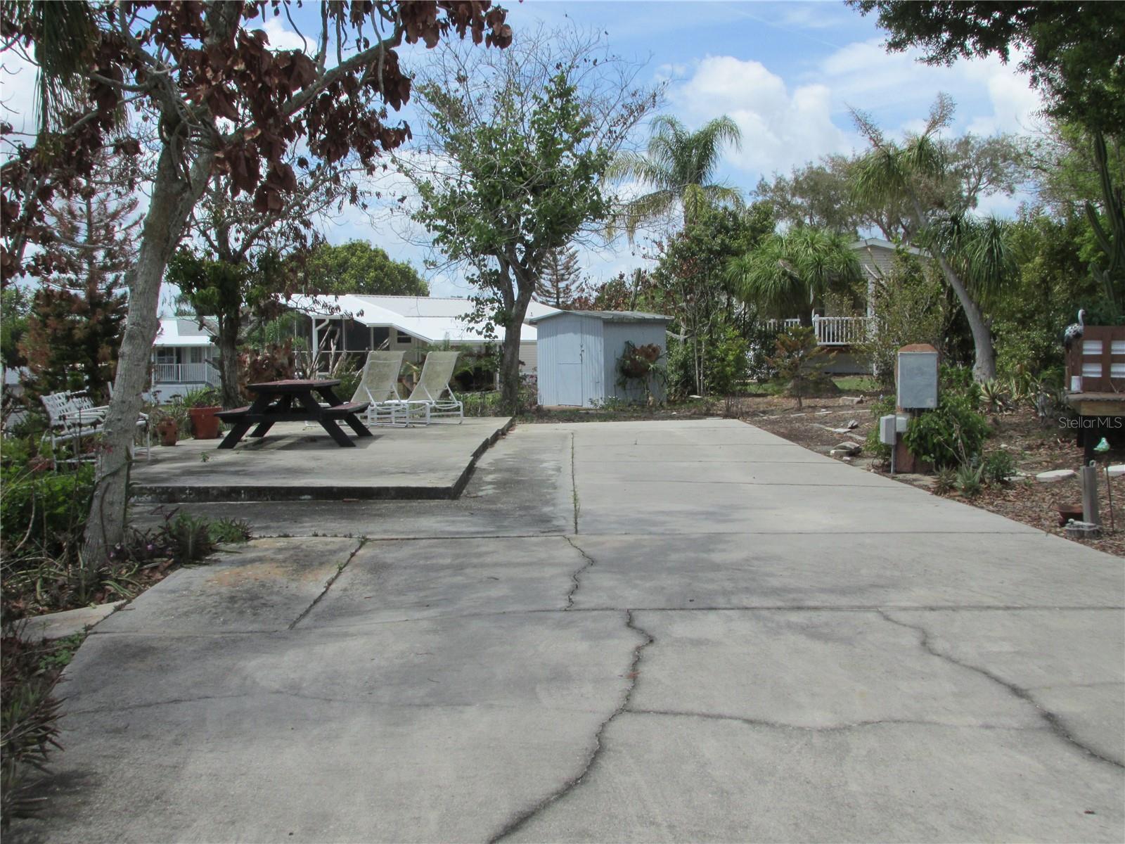 SADDLEBAG LAKE - Land