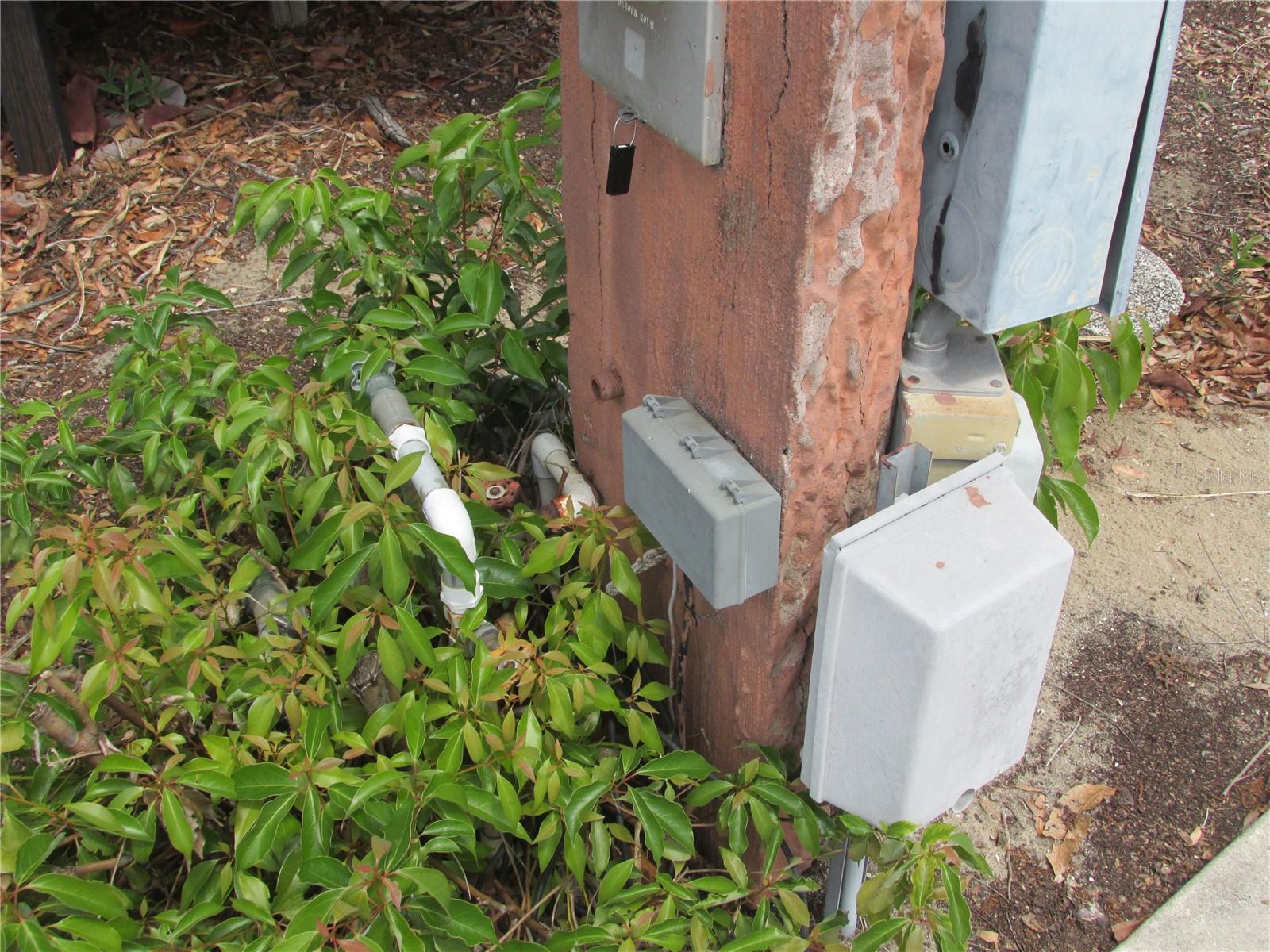 SADDLEBAG LAKE - Land