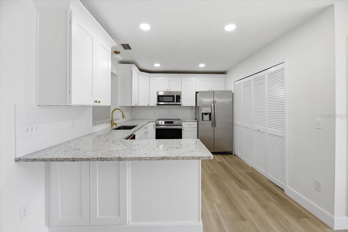 THATCHERS LANDING CONDO 03 - Residential