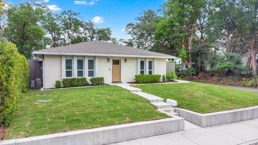 Photo of Orlando, FL 32806 (MLS # O6401954)