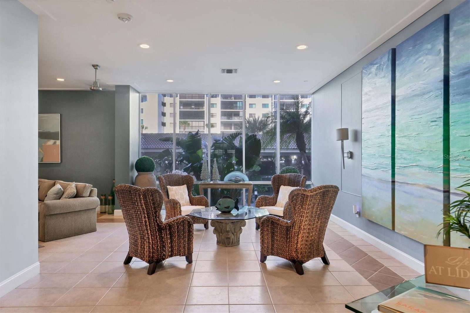 LIDO BEACH CLUB - Residential