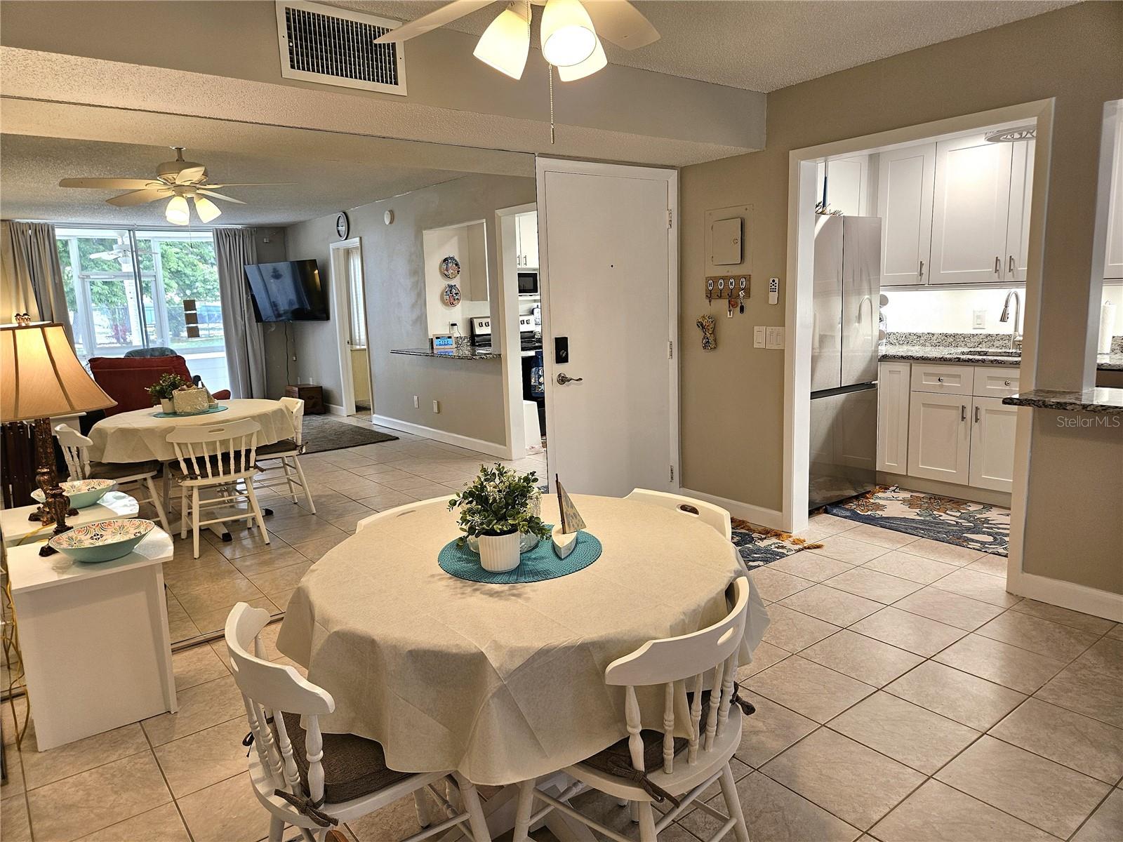 LAS PALMAS - Residential Lease