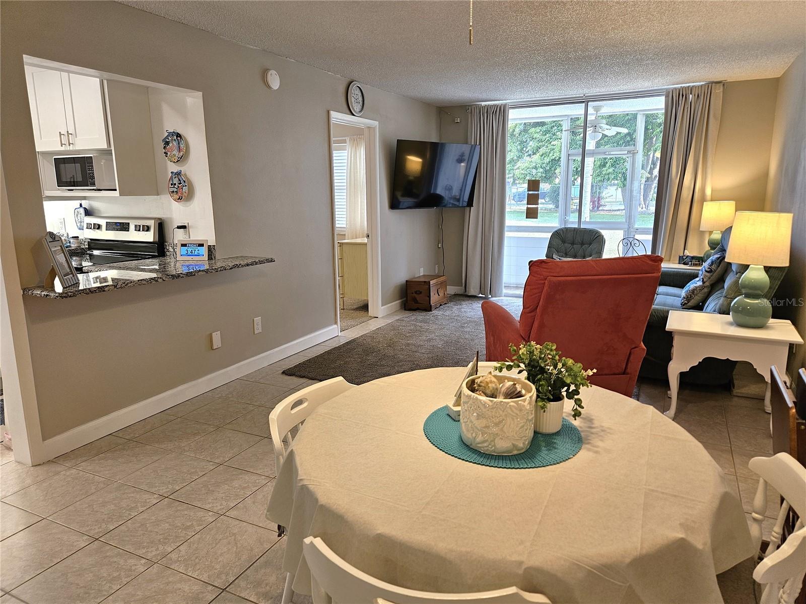LAS PALMAS - Residential Lease
