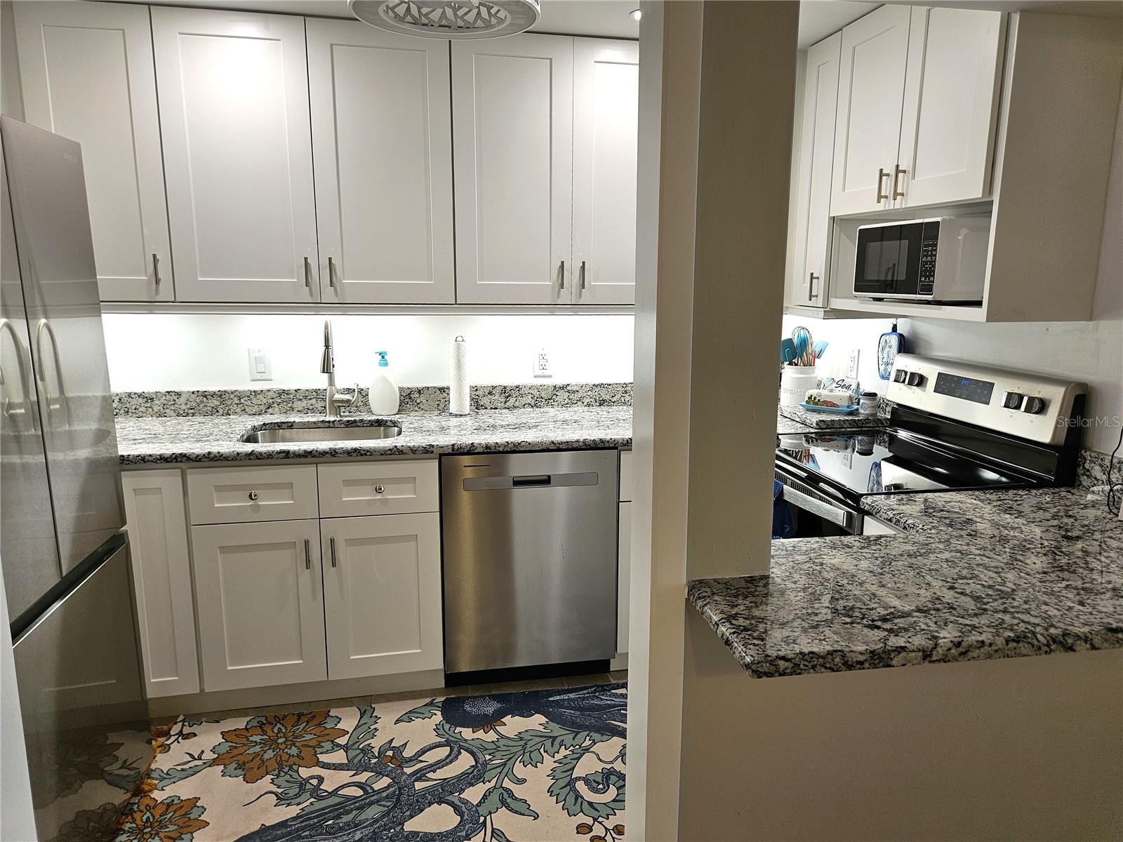 LAS PALMAS - Residential Lease