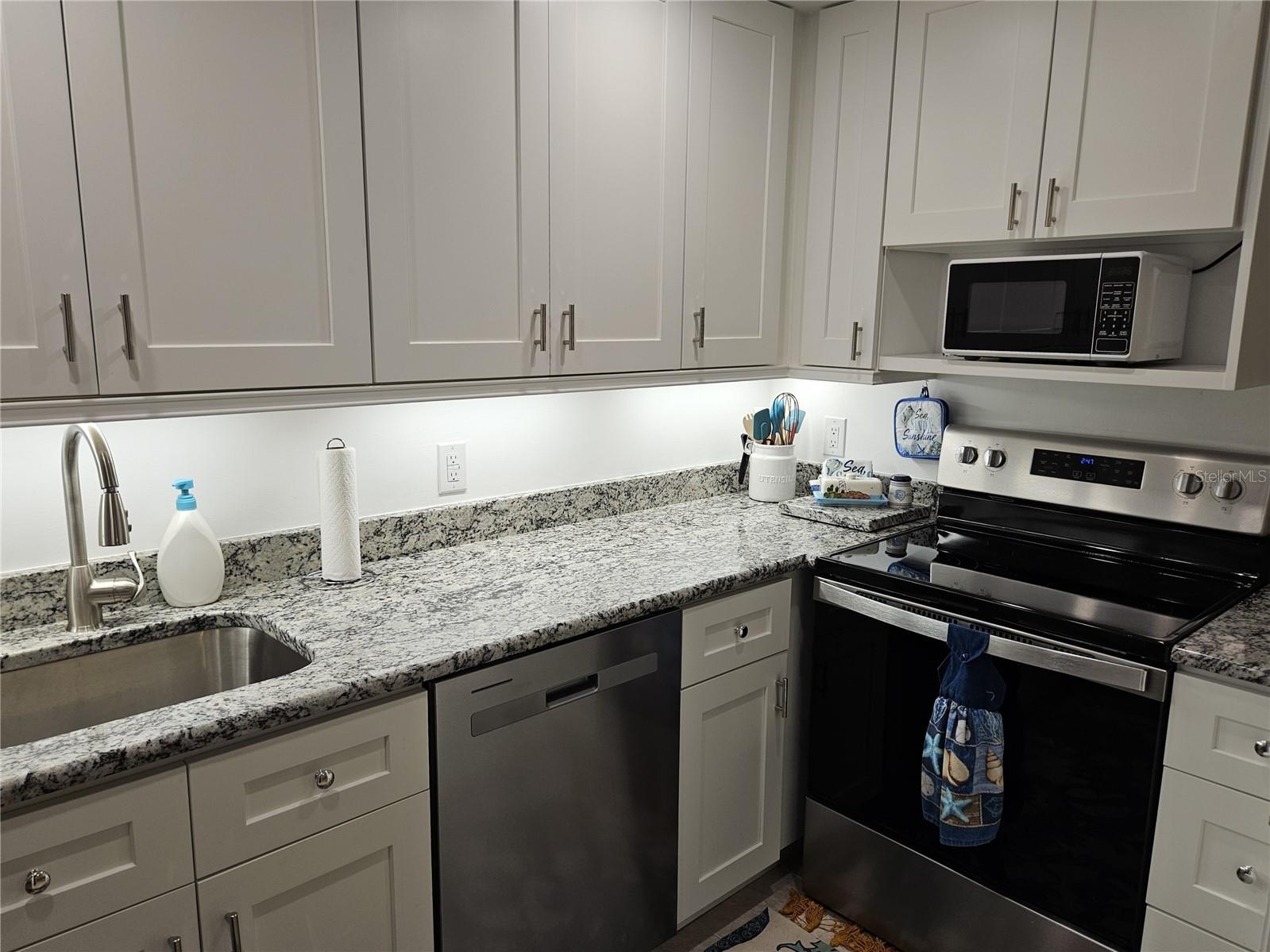 LAS PALMAS - Residential Lease