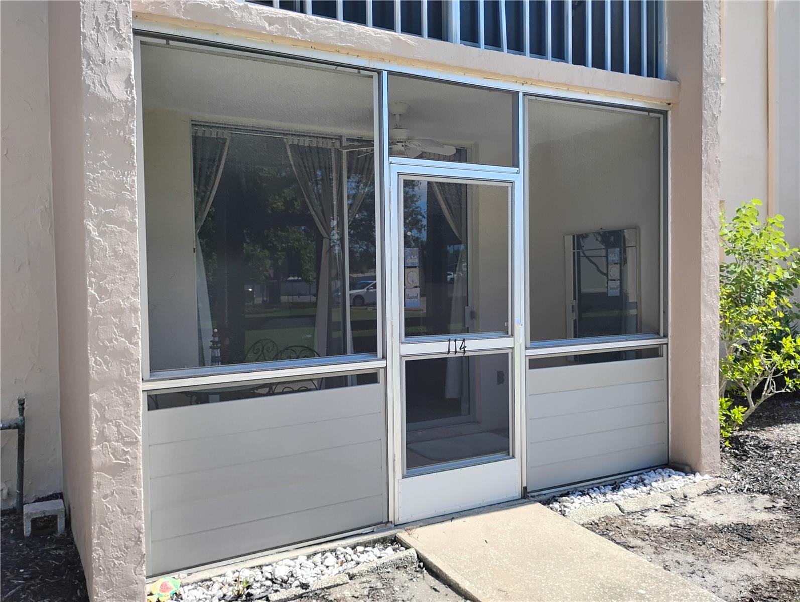 LAS PALMAS - Residential Lease