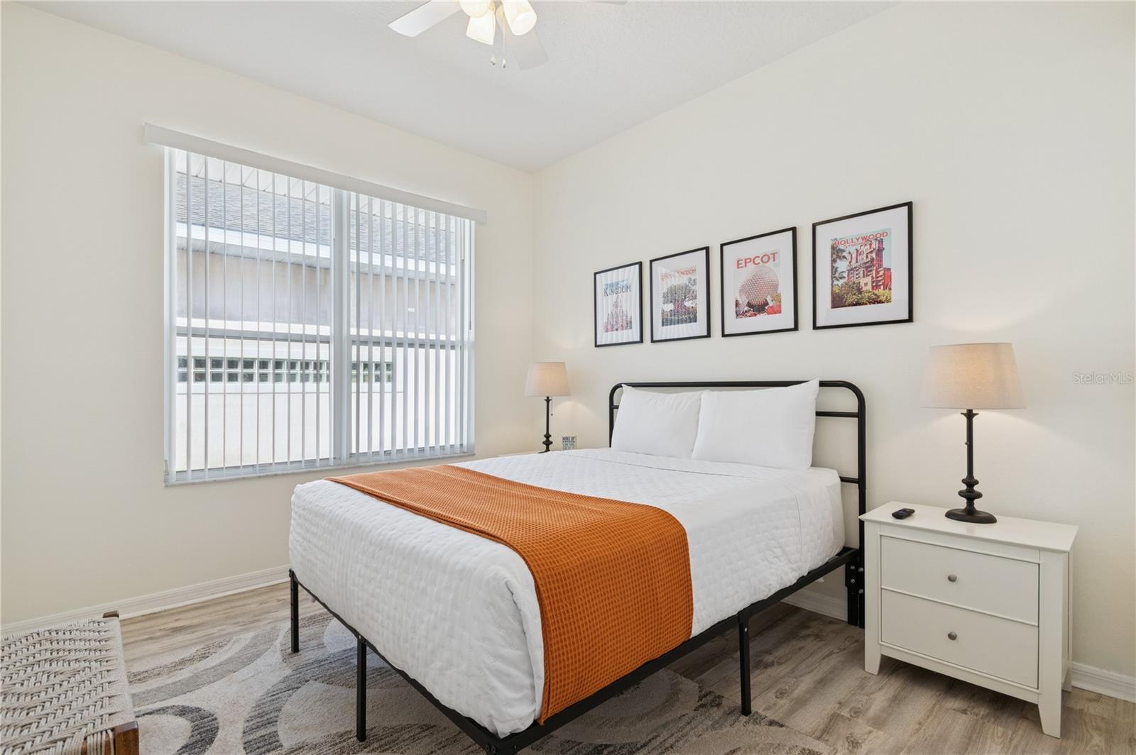 SUNSET LAKES PH 1 - Residential