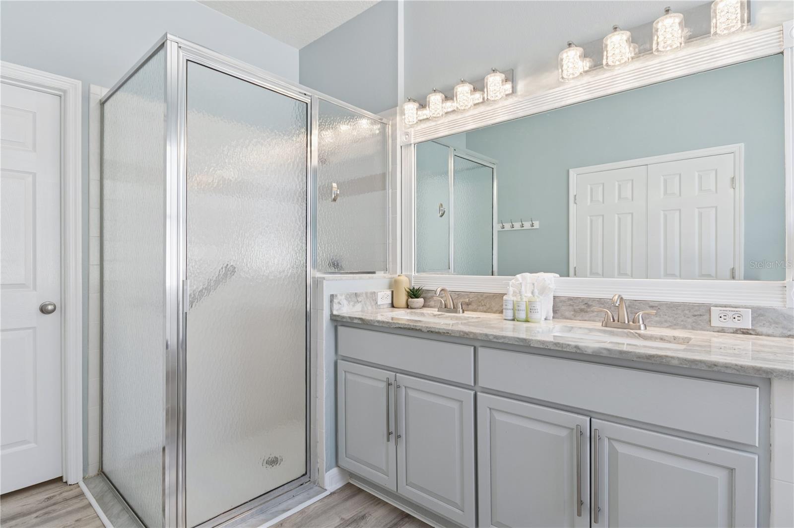 SUNSET LAKES PH 1 - Residential