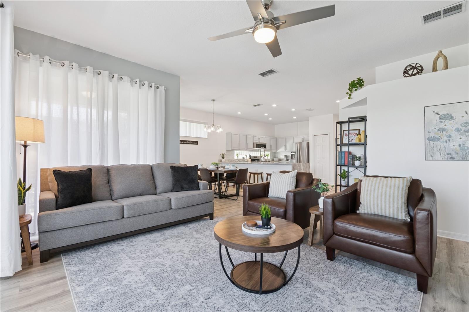 SUNSET LAKES PH 1 - Residential