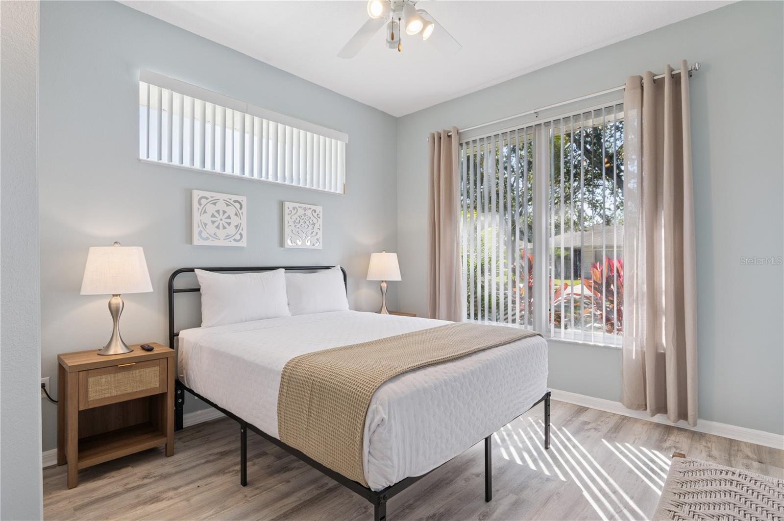 SUNSET LAKES PH 1 - Residential