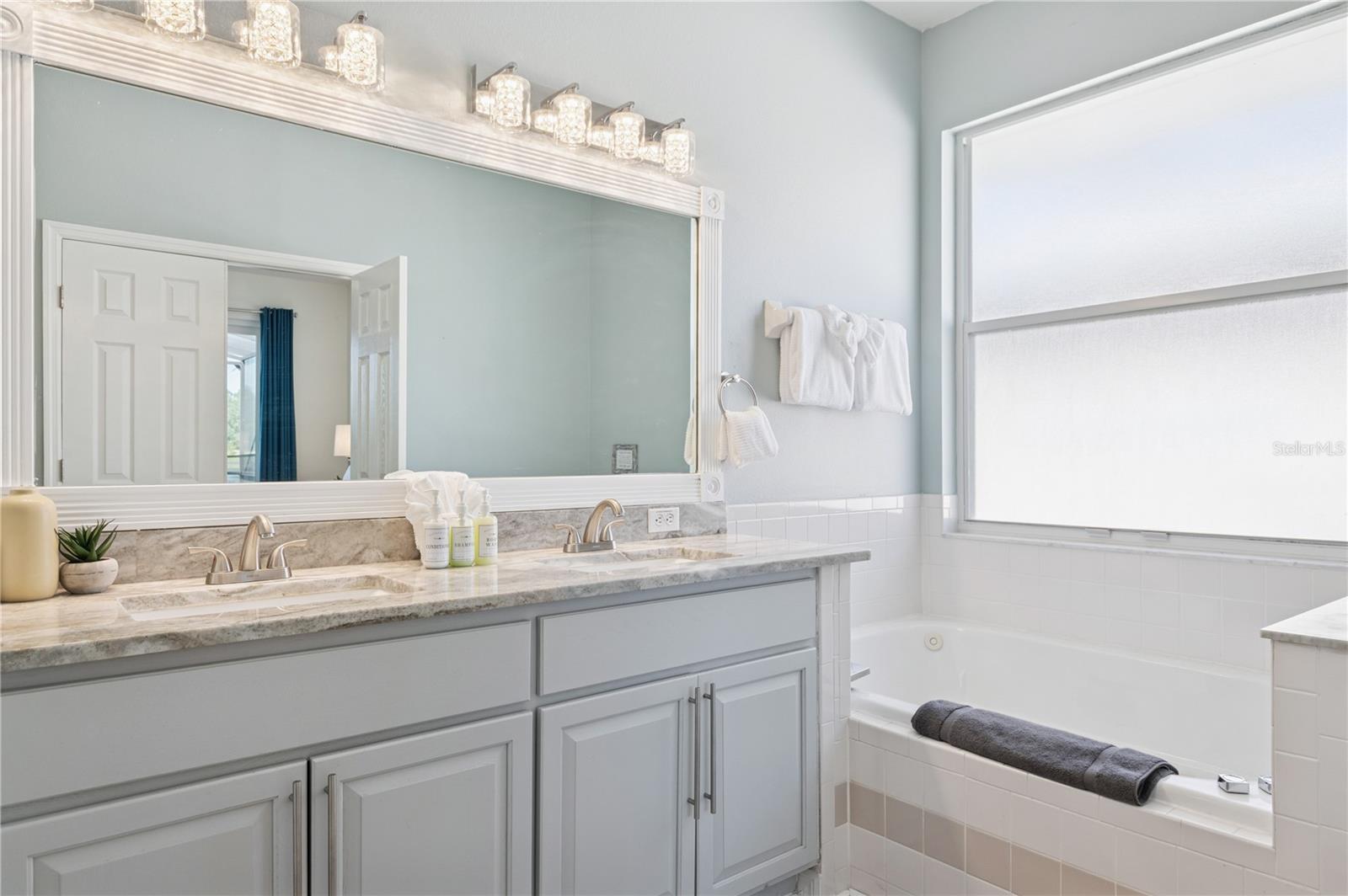 SUNSET LAKES PH 1 - Residential