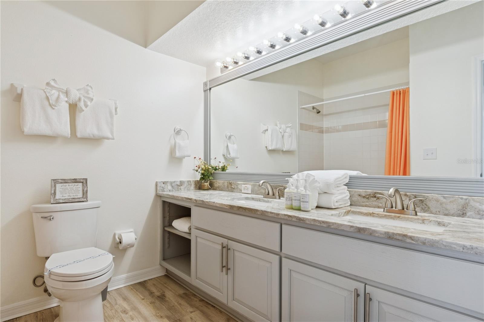 SUNSET LAKES PH 1 - Residential