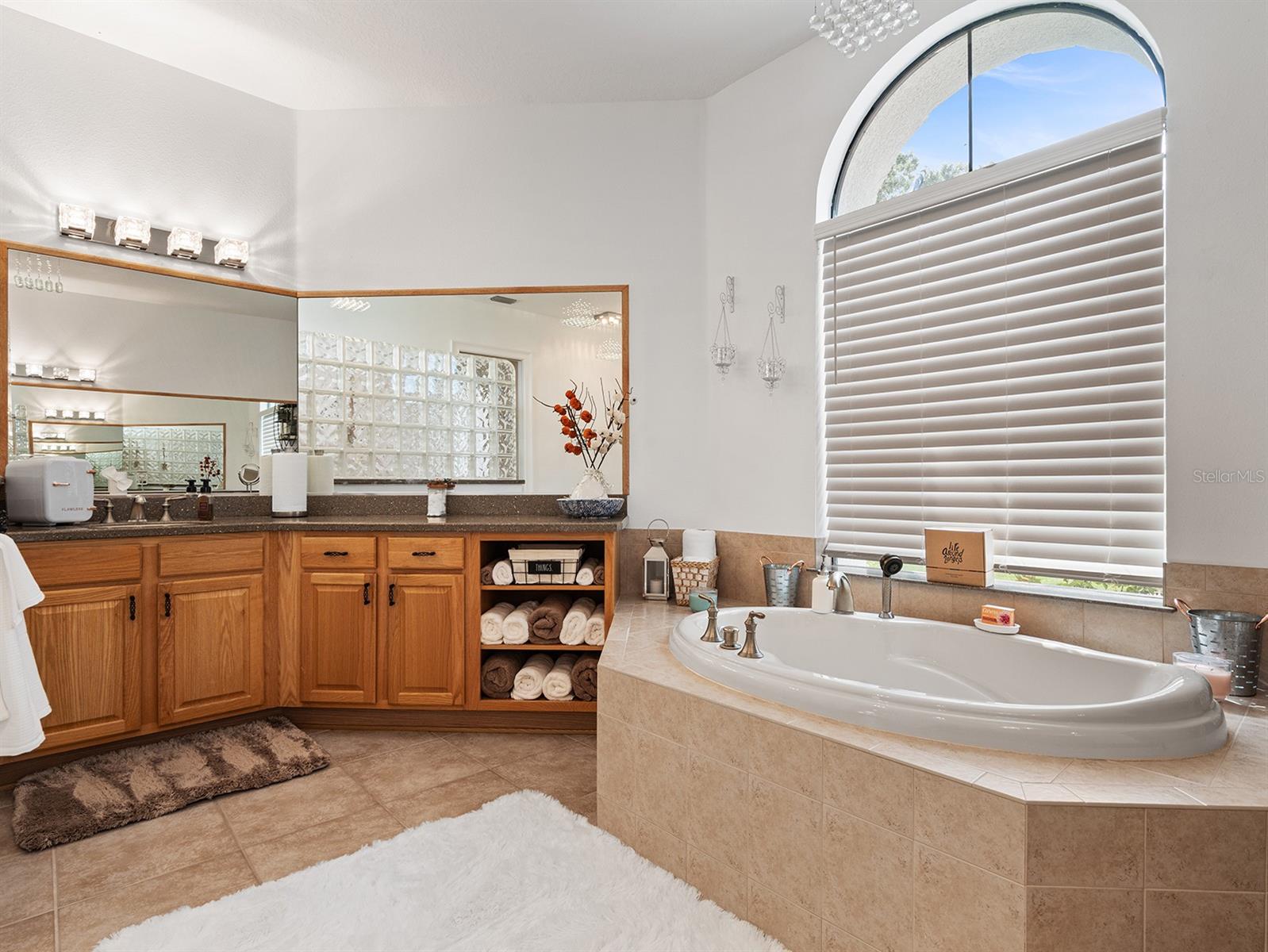 HARBOR HILLS UNIT 01 - Residential