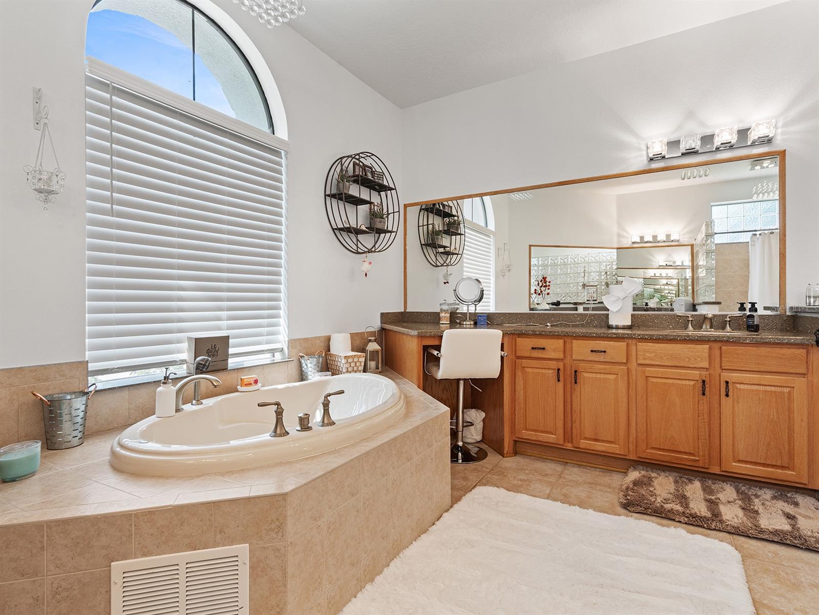 HARBOR HILLS UNIT 01 - Residential