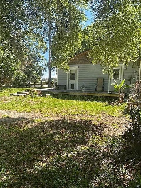 A home in SUMTERVILLE