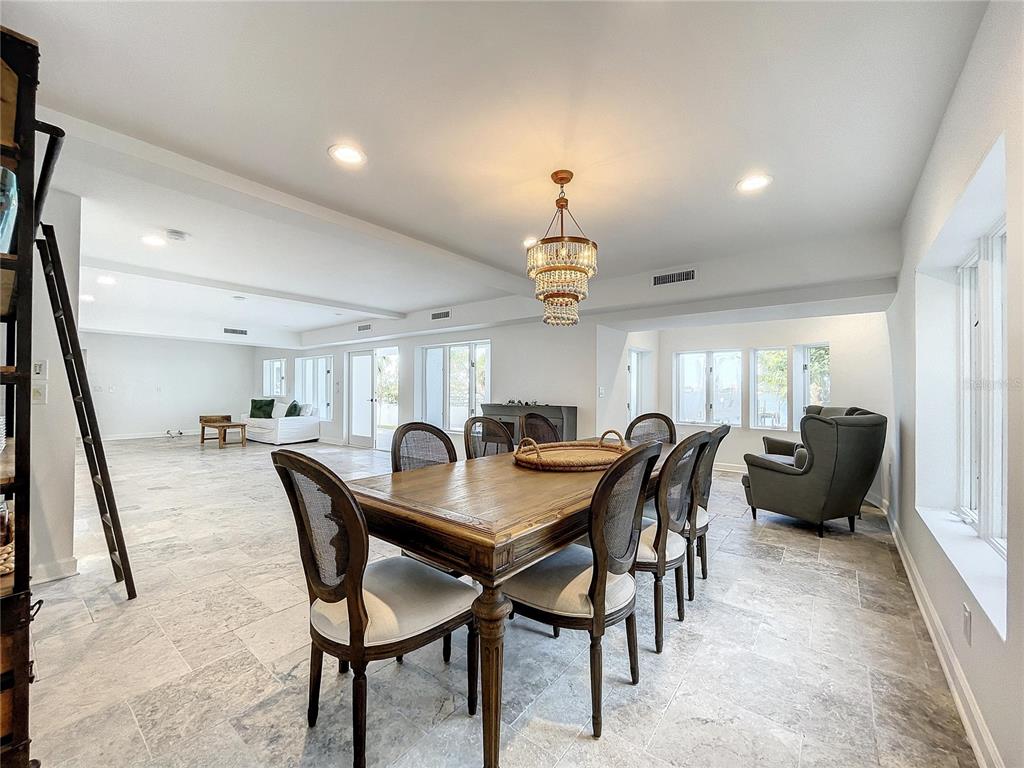 PALM BLUFF - Residential