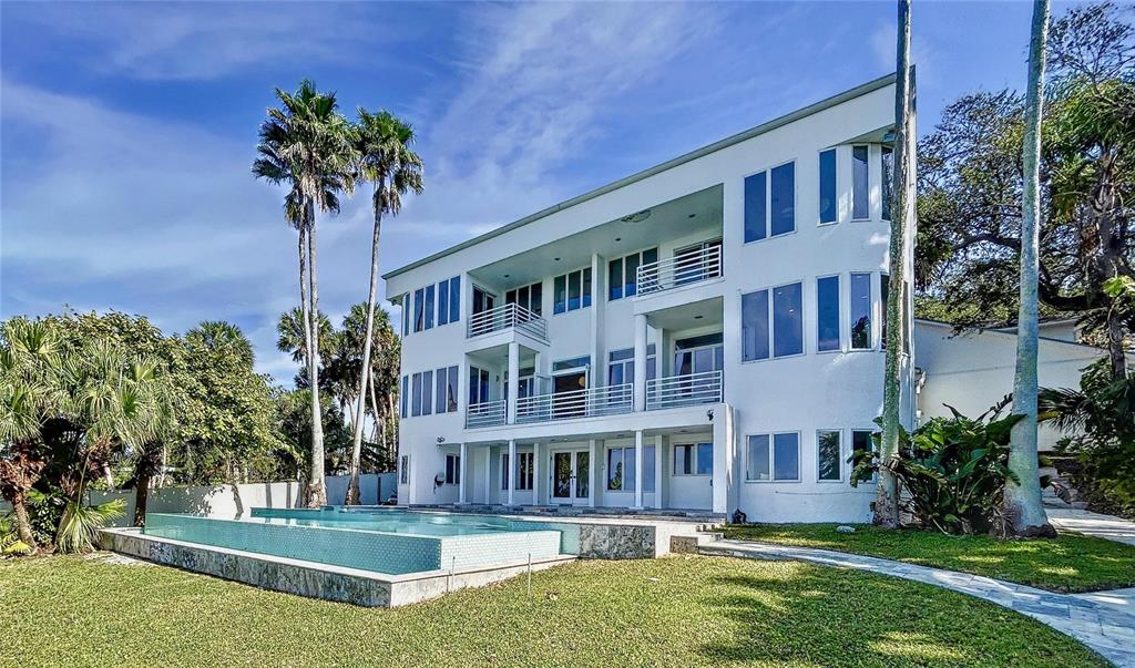 PALM BLUFF - Residential