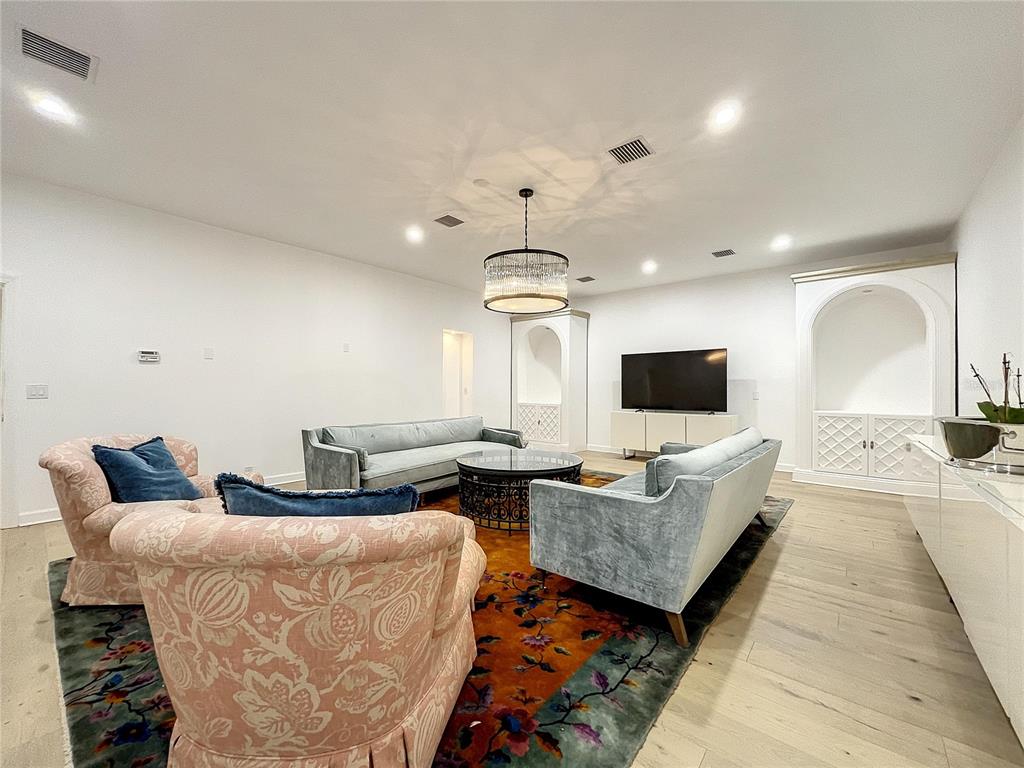 PALM BLUFF - Residential