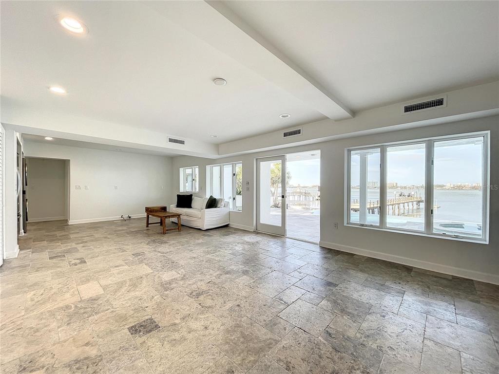 PALM BLUFF - Residential