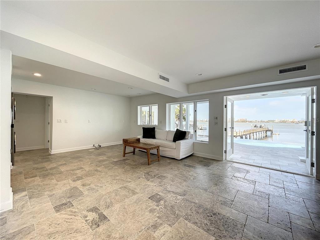 PALM BLUFF - Residential