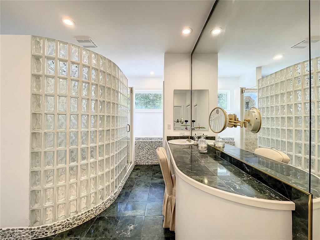 PALM BLUFF - Residential