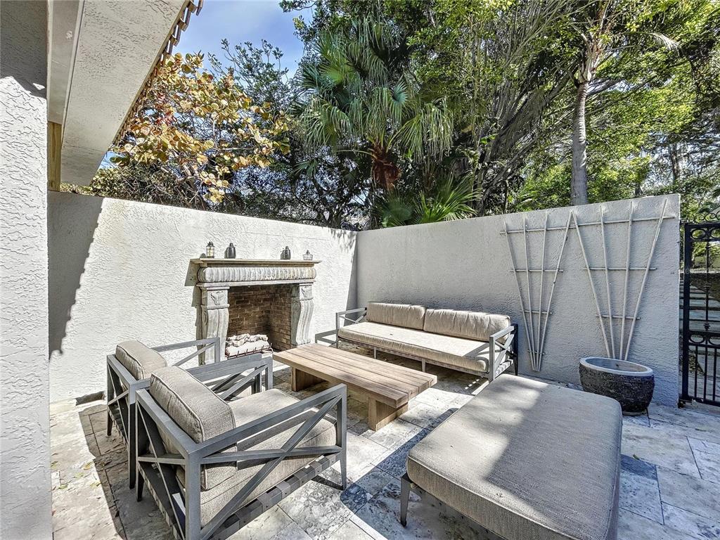 PALM BLUFF - Residential