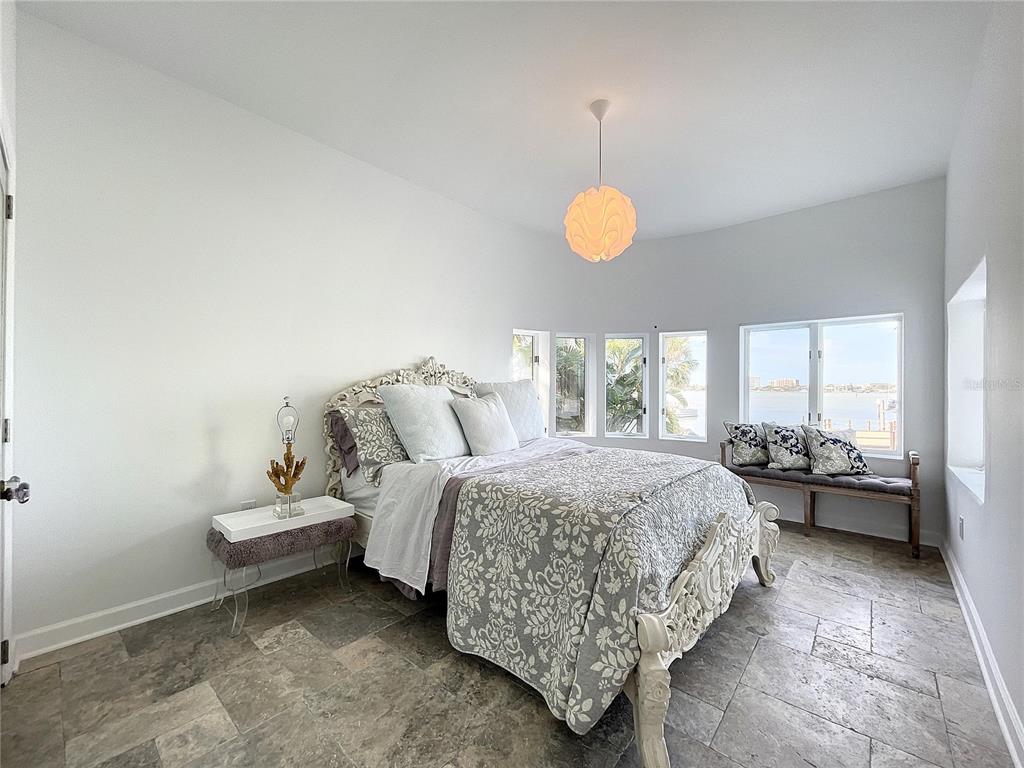 PALM BLUFF - Residential